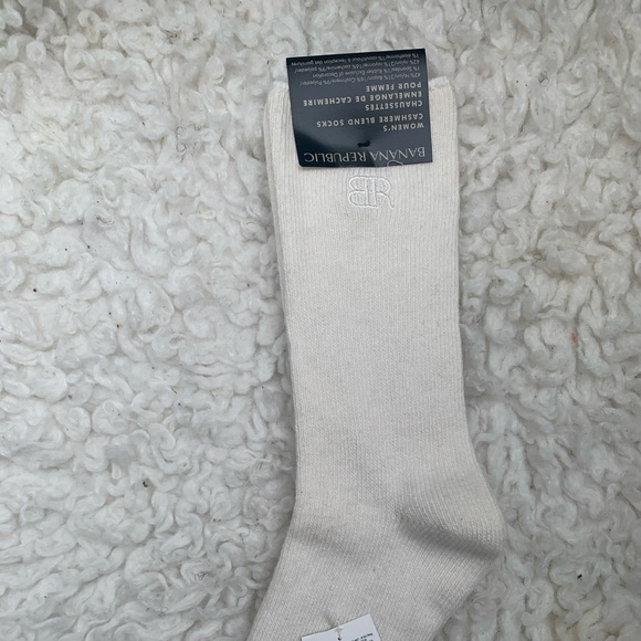 BANANA REPUBLIC CASHMERE BLEND SOCK IN WHITE - Picture 1 of 3